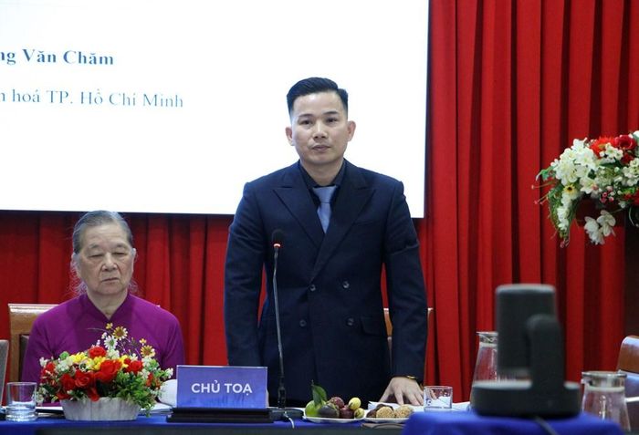 Ông Nguyễn Anh Dũng – Giám đốc Công ty CP Thư viện số Việt Nam chia sẻ tại hội thảo