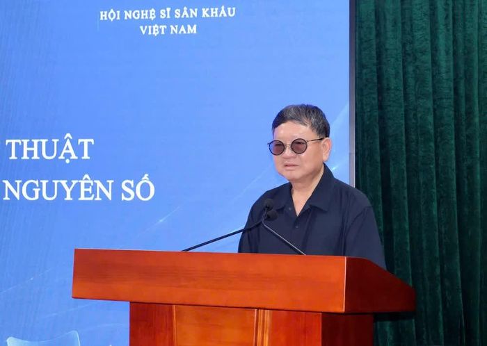 Nhạc sĩ Đức Trịnh (Chủ tịch Hội Nhạc sĩ Việt Nam) phát biểu tại tọa đàm