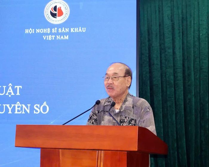 Nhạc sĩ Cát Vận (nguyên Trưởng ban Biên tập âm nhạc của Đài Tiếng nói Việt Nam) phát biểu tại tọa đàm