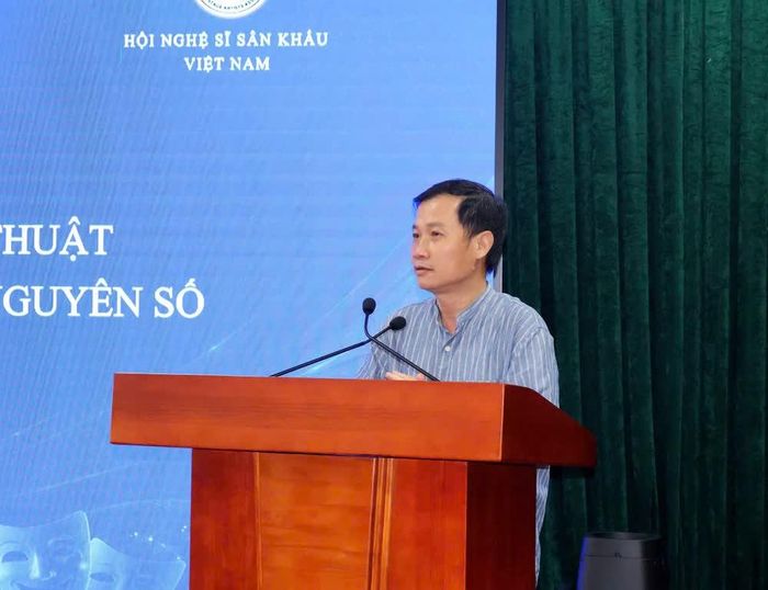Nhạc sĩ, nhà nghiên cứu âm nhạc Nguyễn Quang Long phát biểu tại tọa đàm