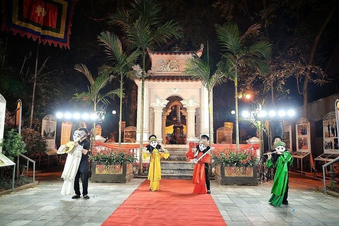 Tiết mục múa rối "Nét nhạc tứ bình" do đoàn nghệ thuật Sen Việt biểu diễn