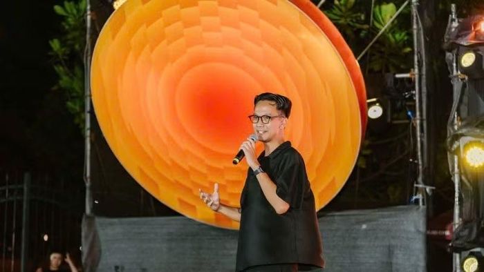 Nghệ sĩ Bách Vũ chia sẻ về các tác phẩm.