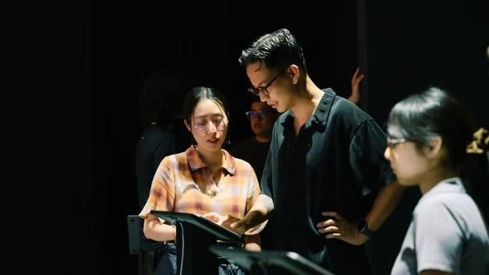 Kết nối giữa nghệ sĩ và công chúng.