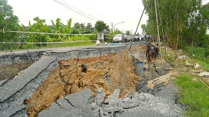 Phường Kiến Tường đang phối hợp với đơn vị chuyên môn khảo sát, đánh giá nguyên nhân để xây dựng phương án xử lý.
