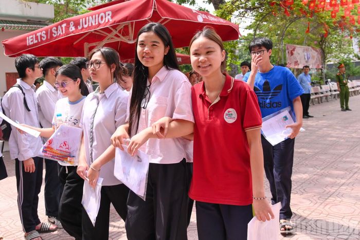Tác phẩm "Trăng trong rừng và những đứa trẻ" của nhà thơ Thanh Thảo là ngữ liệu chính của đề thi Ngữ văn năm nay. Nhiều thí sinh cho biết đã làm khá tốt bài thi của mình.