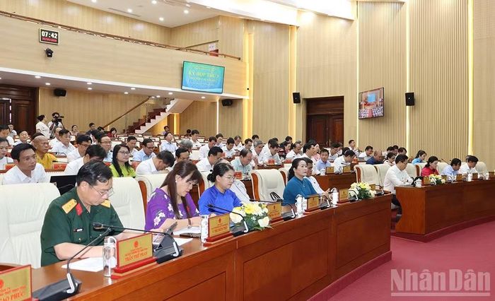 Các đại biểu tham dự kỳ họp.