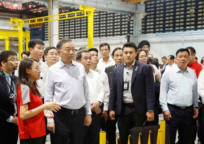 Tổng Bí thư, Chủ tịch nước Tô Lâm thăm Trung tâm Thử nghiệm Đường sắt Singapore. (Ảnh:TTXVN)