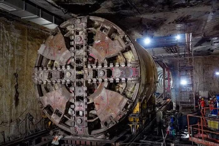 Máy đào hầm TBM2 mang tên “Táo bạo” được tháo dỡ tại ga ngầm S12-Ga Hà Nội.