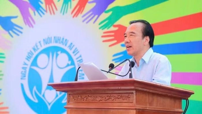 Chủ tịch Hội Bảo trợ người khuyết tật Việt Nam Ngô Sách Thực phát biểu tại ngày hội.