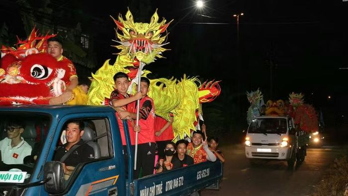 Các đội múa lân của người dân tham gia Lễ hội Đình Bình Thủy 2026.