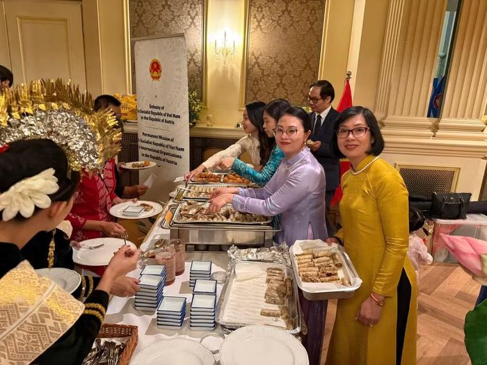 Bên cạnh các tiết mục nghệ thuật, sự kiện còn có hoạt động trải nghiệm ẩm thực đặc sắc làm từ gạo của các nước ASEAN.