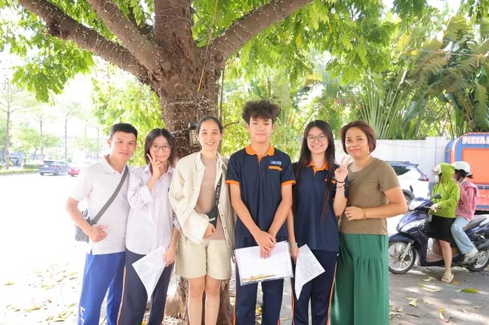 Ngày thi đầu tiên đã chính thức khép lại với nhiều hy vọng.
