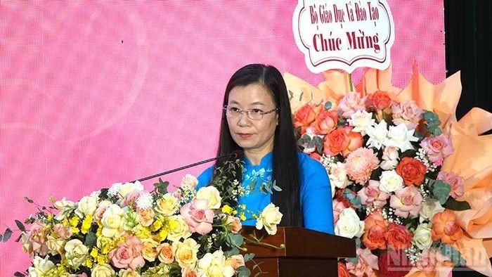 Bà Nguyễn Thị Thu Hiền, Phó Chủ tịch Hội Liên hiệp Phụ nữ Việt Nam phát biểu tại buổi lễ.