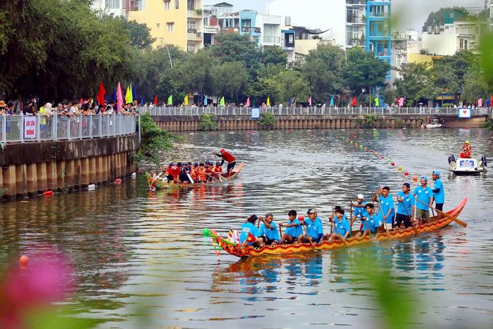 Các đội đua tham gia giải đua ghe Ngo-Xuân Hòa lần thứ nhất năm 2025.