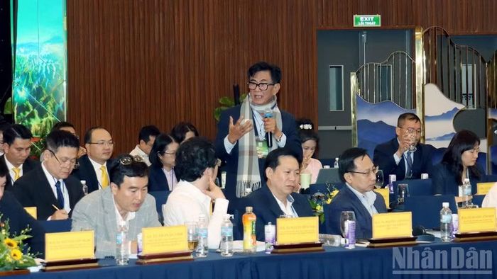 Các chuyên gia trong nước và quốc tế phát biểu ý kiến tại hội thảo.