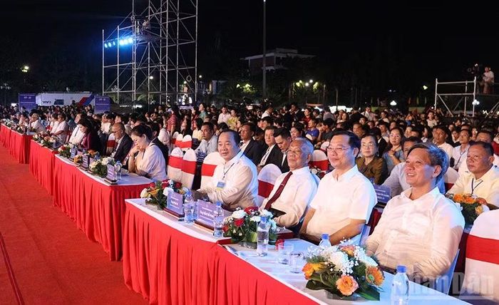 Các đại biểu tham dự lễ hội.