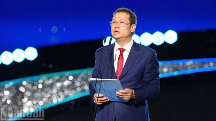 Chủ tịch Ủy ban nhân dân thành phố Đà Nẵng Nguyễn Mạnh Hùng phát biểu.