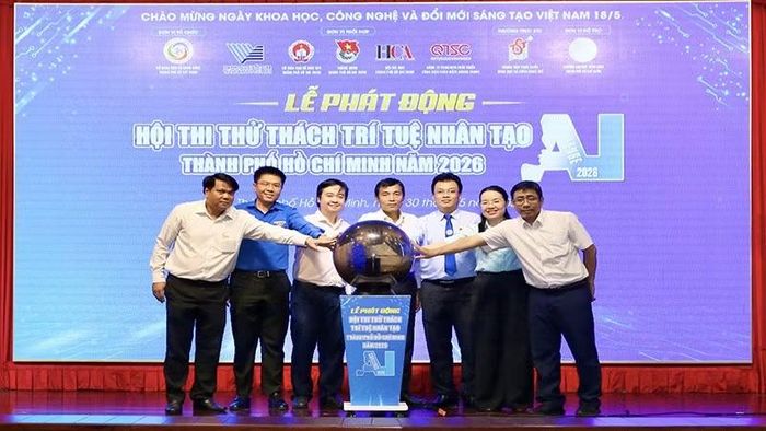 Các đại biểu thực hiện nghi thức phát động Hội thi “Thử thách Trí tuệ nhân tạo (AI Challenge) Thành phố Hồ Chí Minh” lần thứ 7 năm 2026.