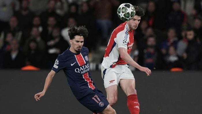 Cuộc so tài giữa Vitinha (trái) và Declan Rice ở tuyến giữa có thể định đoạt trận chung kết Champions League mùa này (Ảnh: TEAMtalk)