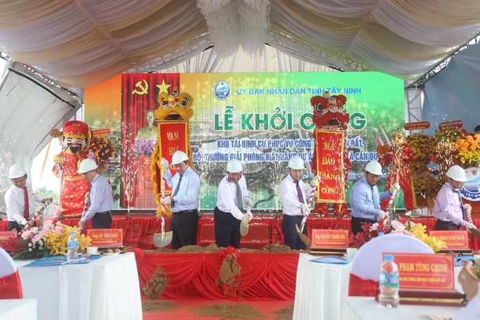 Lãnh đạo tỉnh Tây Ninh thực hiện nghi thức lễ khởi công