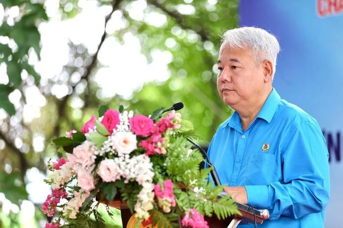 Ông Võ Khắc Thái, Thành ủy viên, Phó Chủ tịch thường trực LĐLĐ TPHCM, phát biểu tại Lễ phát động