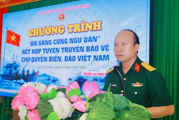 Đại tá Nguyễn Đình Chuẩn, Phó Chính ủy Bộ Tư lệnh TPHCM; ảnh: L.Trầm