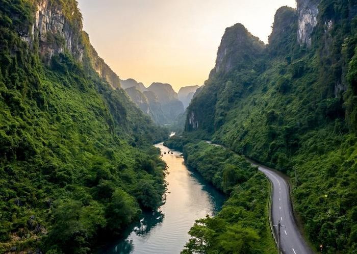 Nhánh Tây đường Hồ Chí Minh ở Phong Nha - Kẻ Bàng nơi có nhiều khu du lịch nổi tiếng