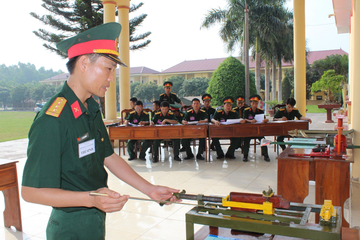  Phong trào phát huy sáng kiến, cải tiến kỹ thuật được cấp ủy, chỉ huy các cấp trong LLVT Quân khu 2 đặc biệt quan tâm. Ảnh: HỒNG SÁNG 