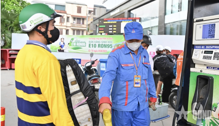 Xét về lý thuyết, xăng E10 có thể khiến mức tiêu hao nhiên liệu tăng nhẹ do ethanol có nhiệt trị thấp hơn xăng khoáng. Ảnh minh họa 