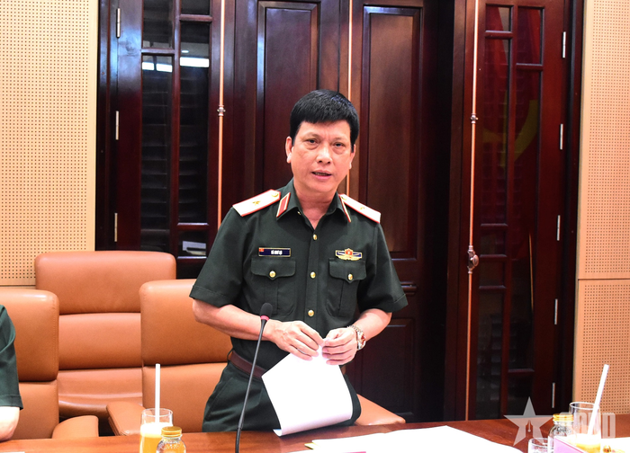 Thủ trưởng Tổng cục Hậu cần - Kỹ thuật phát biểu tại hội nghị.