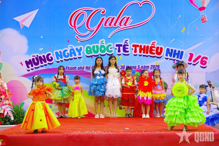 Trình diễn thời trang.
