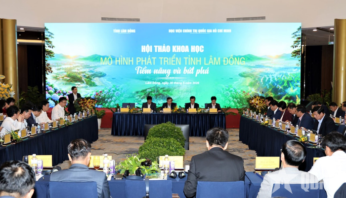  Quang cảnh hội thảo.