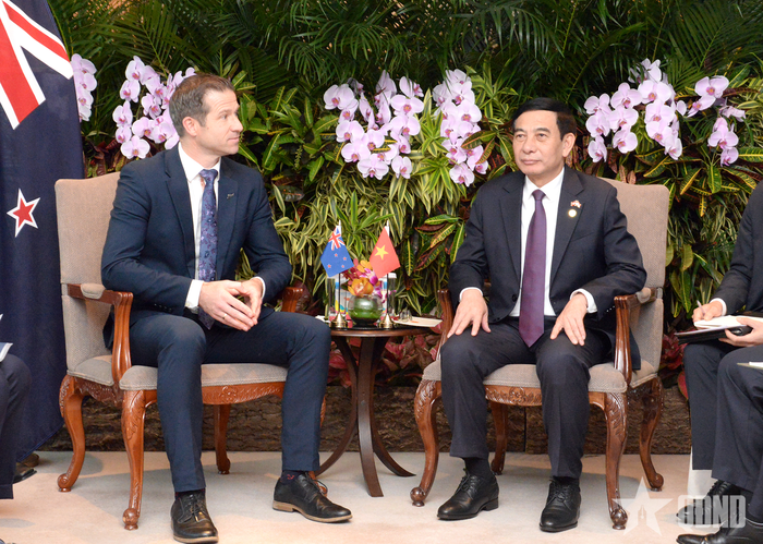  Đại tướng Phan Văn Giang gặp song phương với Bộ trưởng Bộ Quốc phòng New Zealand Chris Penk. Ảnh: PHẠM KIÊN