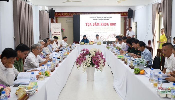 Quang cảnh tọa đàm.