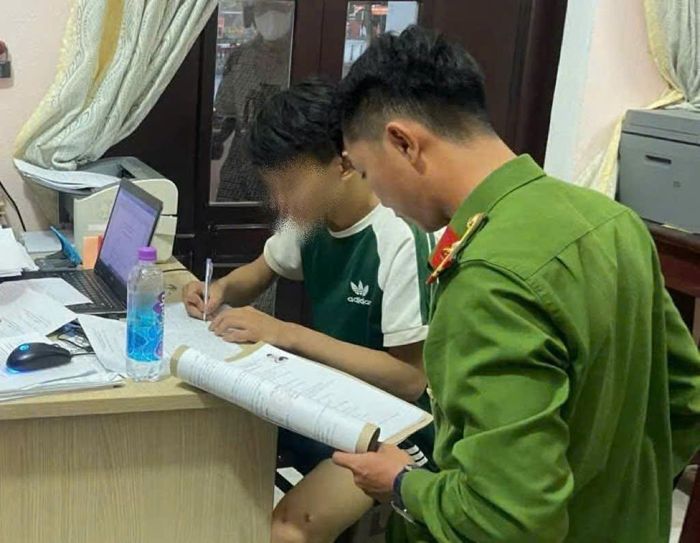Công an xã Vu Gia làm việc với đối tượng T.