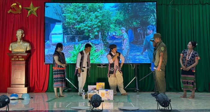 Phần thi xử lý tình huống của lực lượng bảo vệ ANTT ở cơ sở (xã Avương).