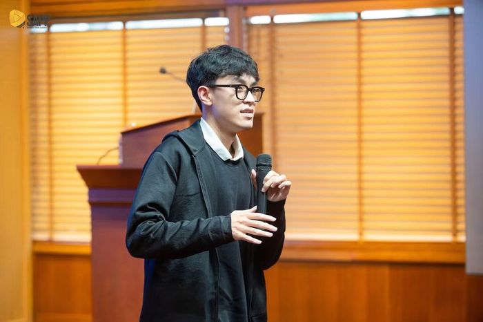 Trung Dũng luôn giữ sự năng nổ trong công tác Đoàn và nhiệt tình chia sẻ kinh nghiệm học tập cho thế hệ khóa dưới.