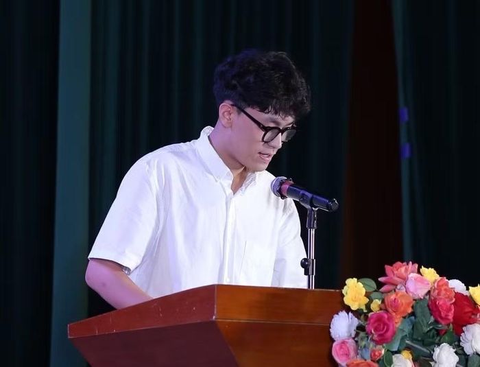 Trung Dũng luôn giữ sự năng nổ trong công tác Đoàn và nhiệt tình chia sẻ kinh nghiệm học tập cho thế hệ khóa dưới.
