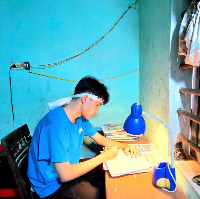  Em Biện Văn Bảo lo lắng nguy cơ phải nghỉ học sau biến cố cha mất vì tai nạn giao thông 