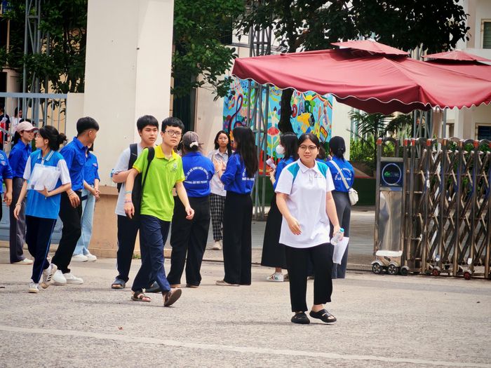 Thí sinh dự thi tại điểm thi Trường THCS Lê Quý Đôn, phường Dương Nội, TP Hà Nội. Ảnh: Trần Lưu