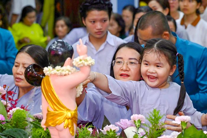  Nghi thức tắm Phật tại chùa Liên Trì (phường Vũng Tàu) 