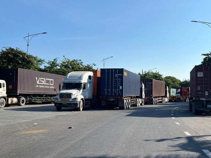  Năm 2040, toàn bộ phương tiện giao thông đường bộ lưu thông trên địa bàn TPHCM sử dụng điện hoặc năng lượng xanh. Ảnh: QUỐC HÙNG 
