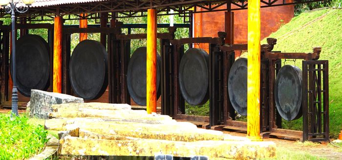  Bộ cồng chiêng bằng đồng đỏ và thiếc, gồm 12 chiếc với tổng trọng lượng hơn 3,5 tấn 