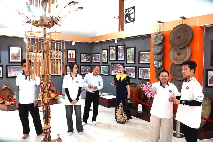  Cây nêu và bộ cồng chiêng trong văn hóa của người S'tiêng 