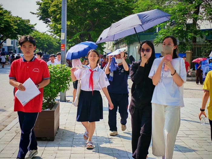 Thí sinh Hà Nội hoàn thành môn thi thứ 2 vào lớp 10 công lập năm học 2026-2027. Ảnh: TRẦN LƯU