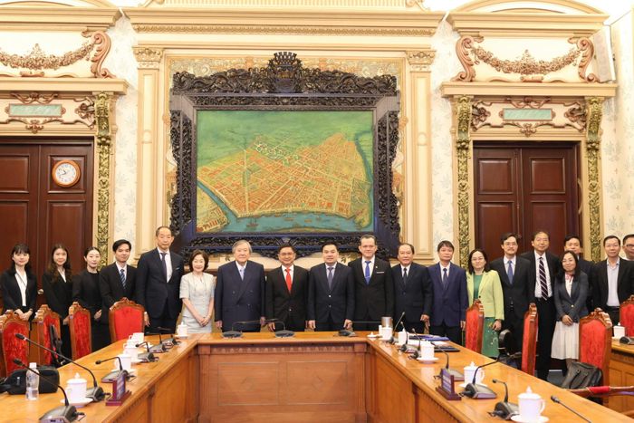 Phó Chủ tịch UBND TPHCM Nguyễn Mạnh Cường tại buổi tiếp đoàn Đại học IUHW. Ảnh: PHƯỢNG CHÂU