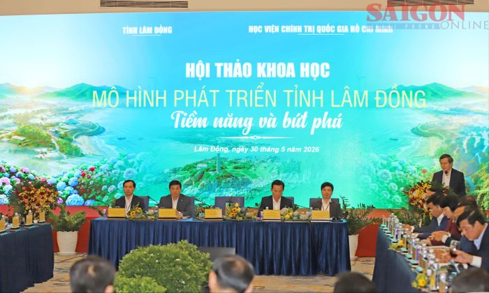  Lãnh đạo Học viện Chính trị quốc gia Hồ Chí Minh và tỉnh Lâm Đồng chủ trì hội thảo. Ảnh: ĐOÀN KIÊN 