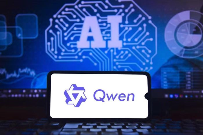 Theo công bố từ Meng Xiaoyi, sản phẩm hoạt động dựa trên mô hình ngôn ngữ lớn Qwen của Alibaba Cloud kết hợp kho dữ liệu “dấu vân tay giọng nói động vật” được xây dựng trong nhiều năm nghiên cứu, qua đó giúp AI nhận diện hành vi và cảm xúc của thú cưng với độ chính xác được quảng bá lên tới 95%.