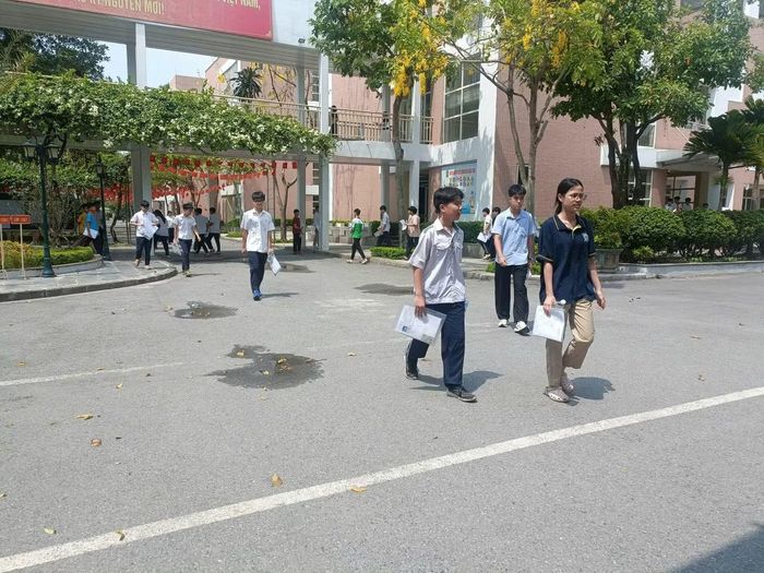  Từ 14 giờ chiều nay, thí sinh làm bài thi môn ngoại ngữ theo hình thức trắc nghiệm khách quan, thời gian làm bài 60 phút. 