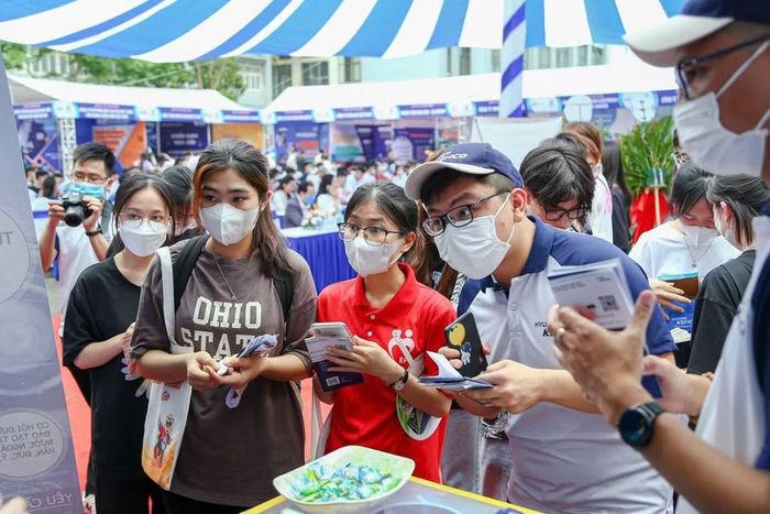 Bảo hiểm thất nghiệp hỗ trợ đào tạo nghề giúp người lao động có việc làm trước áp lực chuyển đổi số.